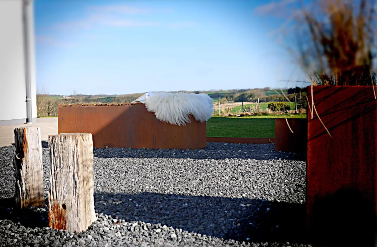 cortenstål højbed - Landsbysmeden - Baenk klokke - Cortenstål højbed Baenk-klokke